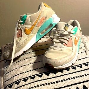 Rare* Women’s size9 Women's Air Max 90
Pineapple 🍍 embroidery runner